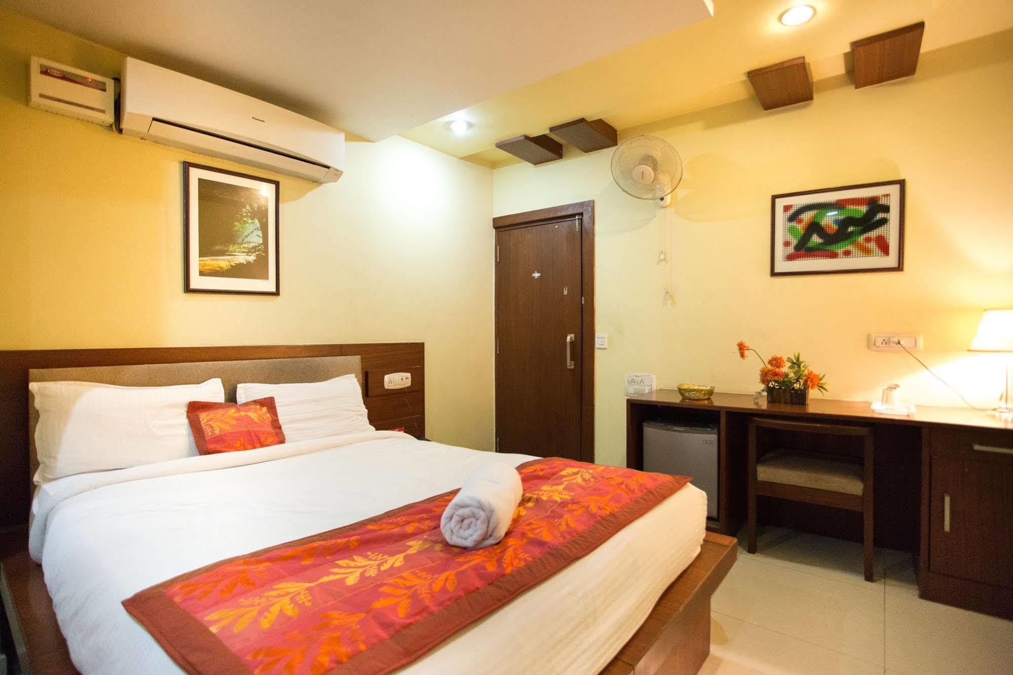 Namo Suites Haiderabad Buitenkant foto