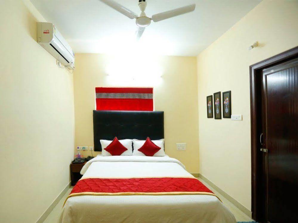 Namo Suites Haiderabad Buitenkant foto